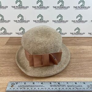 Merrimac Vintage Wool Felt Cloche Hat Beige Oatmeal Grosgrain Bow Ribbon Pin